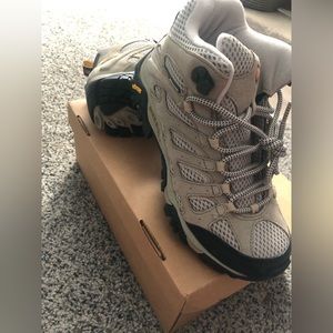 Merrill Performance Footwear, size 10, Taupe color.